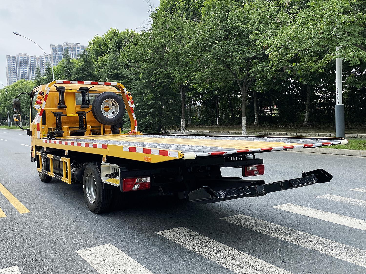 國(guó)六江鈴凱運(yùn)藍(lán)牌一體板清障車